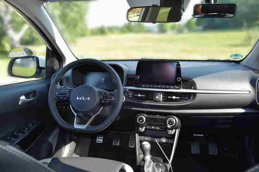 Home 12 Picanto_cockpit