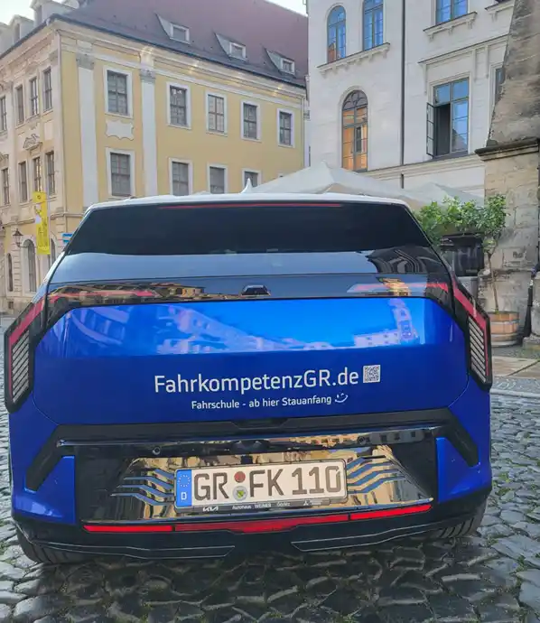 Home 5 Fahrschulauto_hinten