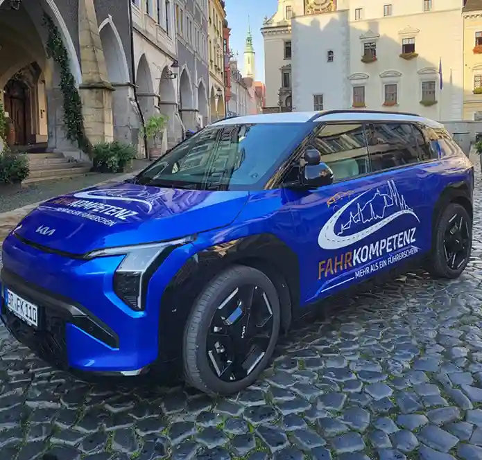 Home 3 Fahrschulauto_seite